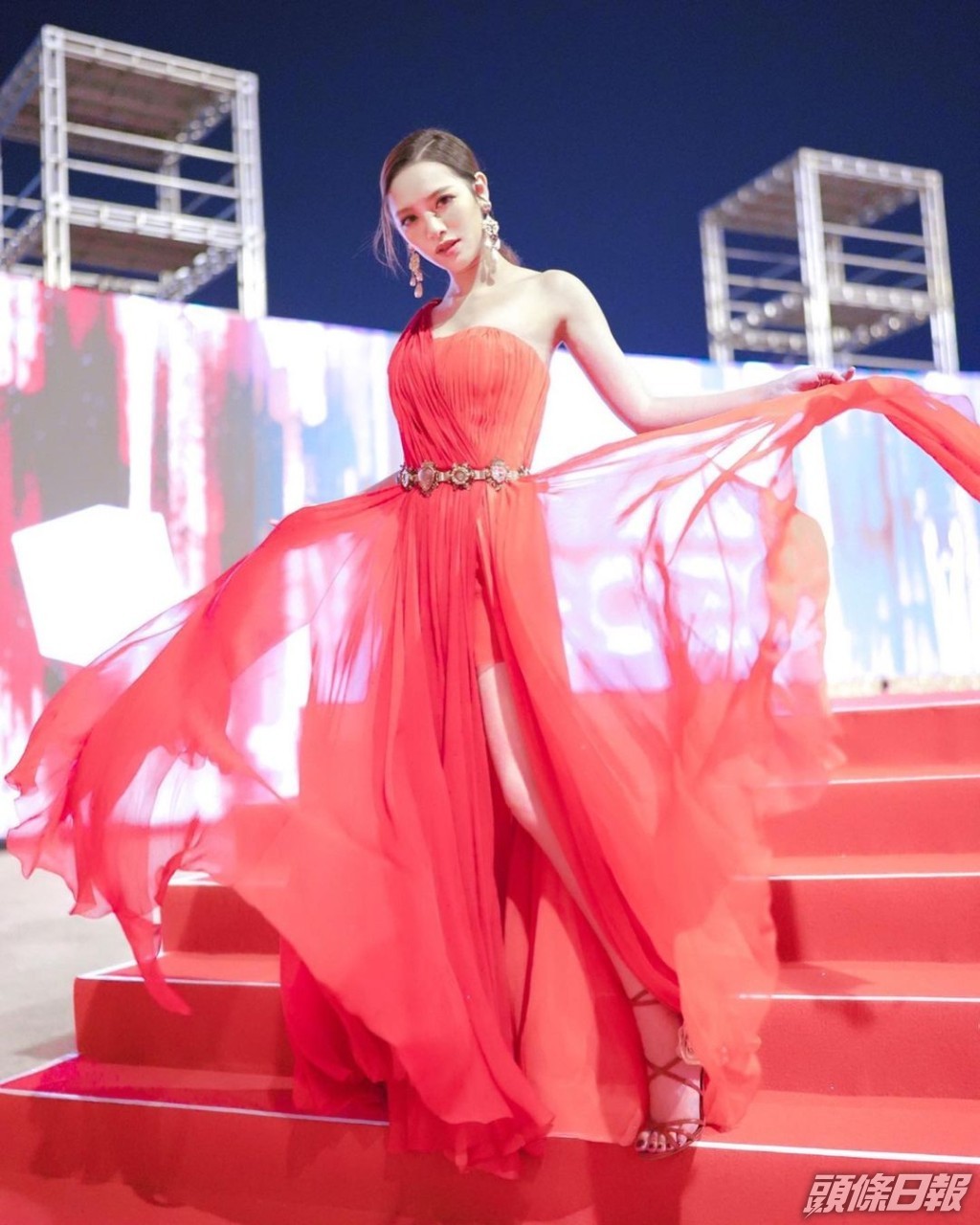 馮盈盈以往晒腿較多。